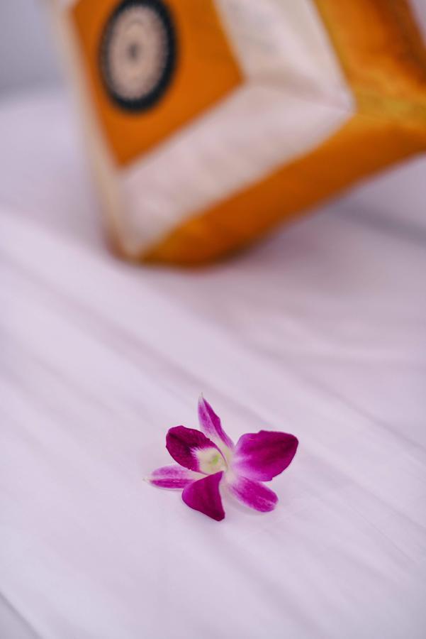 Sky Palace Boutique Hotel Battambang Exterior photo