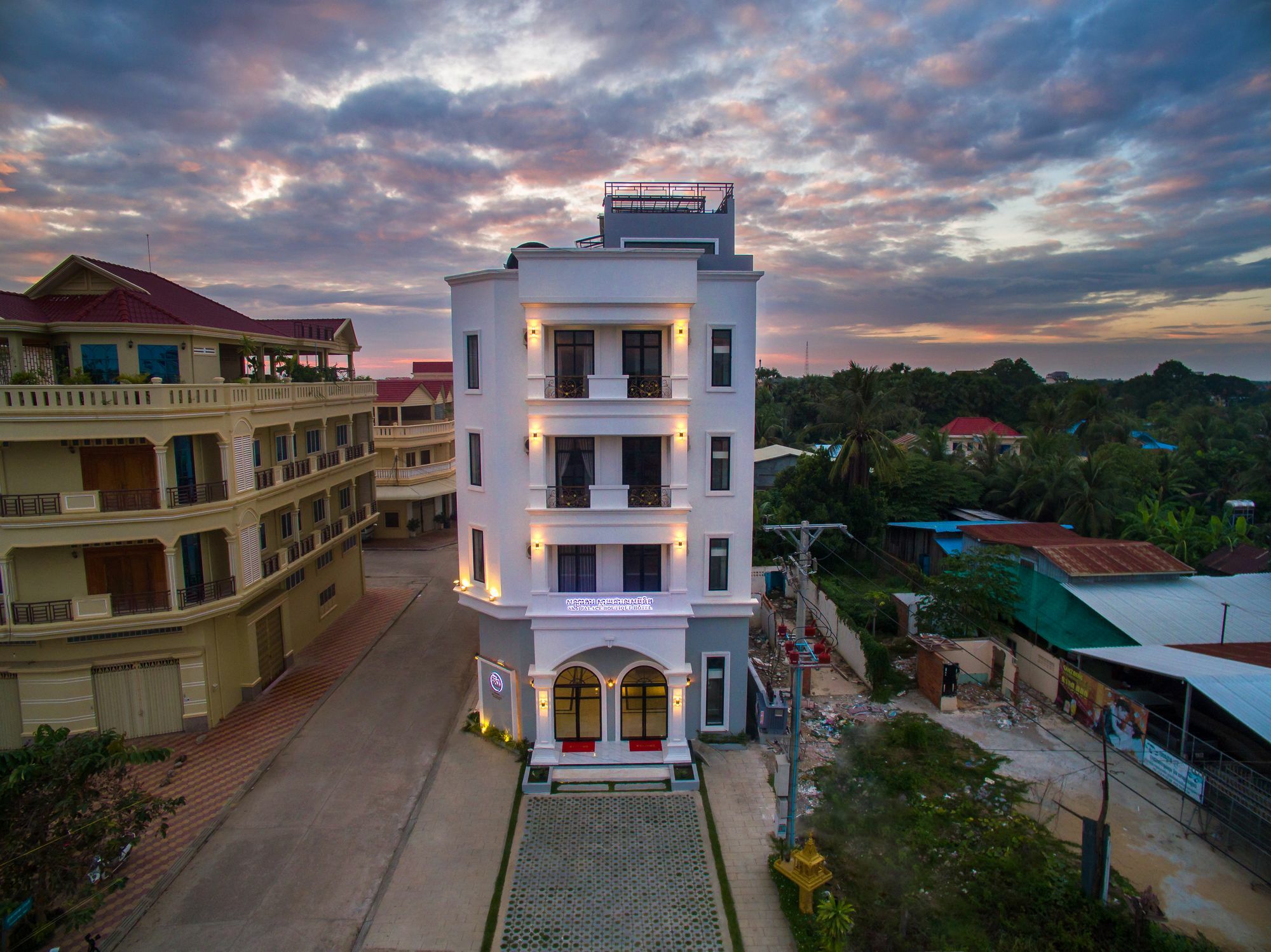 Sky Palace Boutique Hotel Battambang Exterior photo