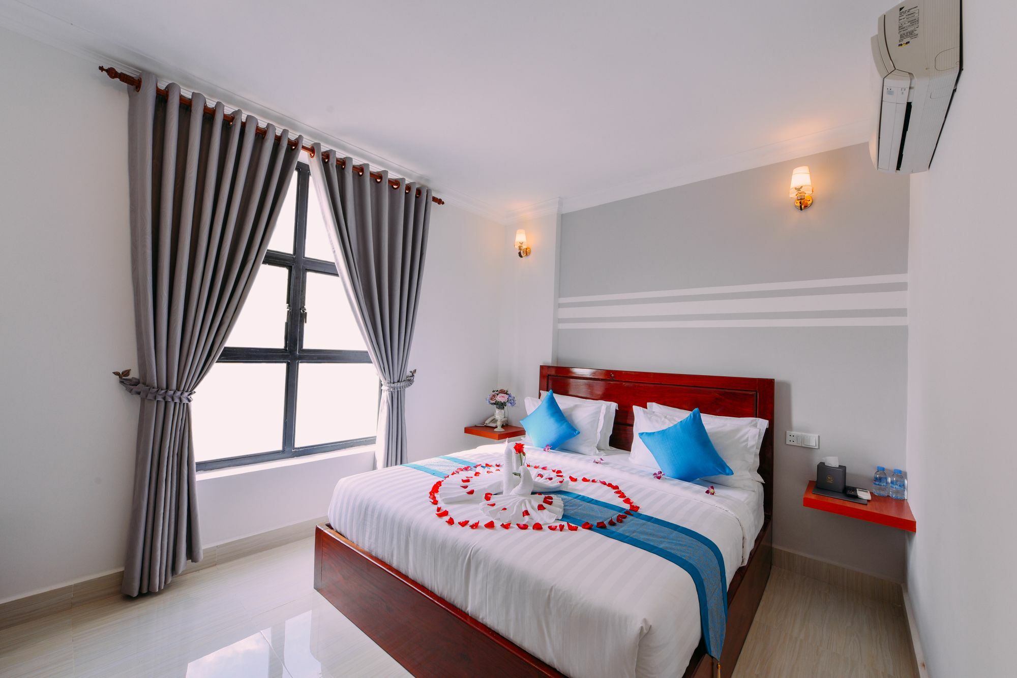 Sky Palace Boutique Hotel Battambang Exterior photo