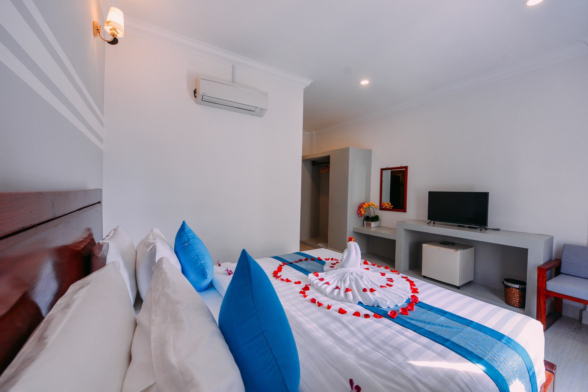 Sky Palace Boutique Hotel Battambang Exterior photo