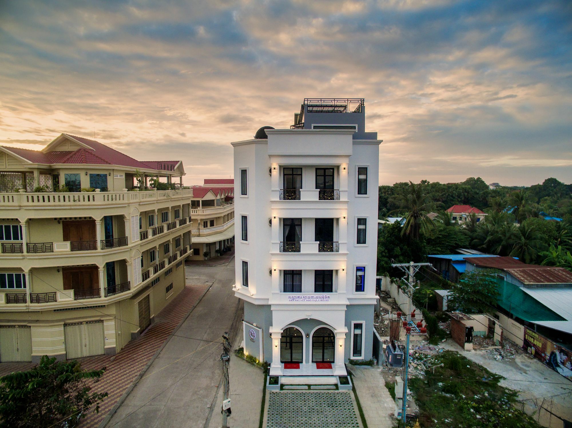 Sky Palace Boutique Hotel Battambang Exterior photo